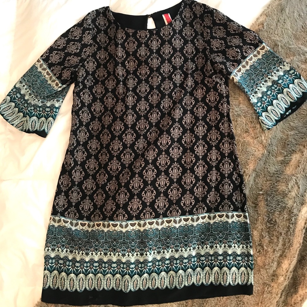 Patterned Shift Dress - Picture 7 of 8